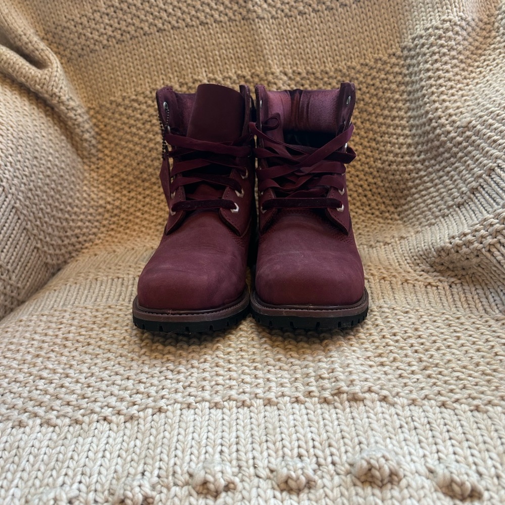 Women’s size 10 Burgundy Timberland Boots